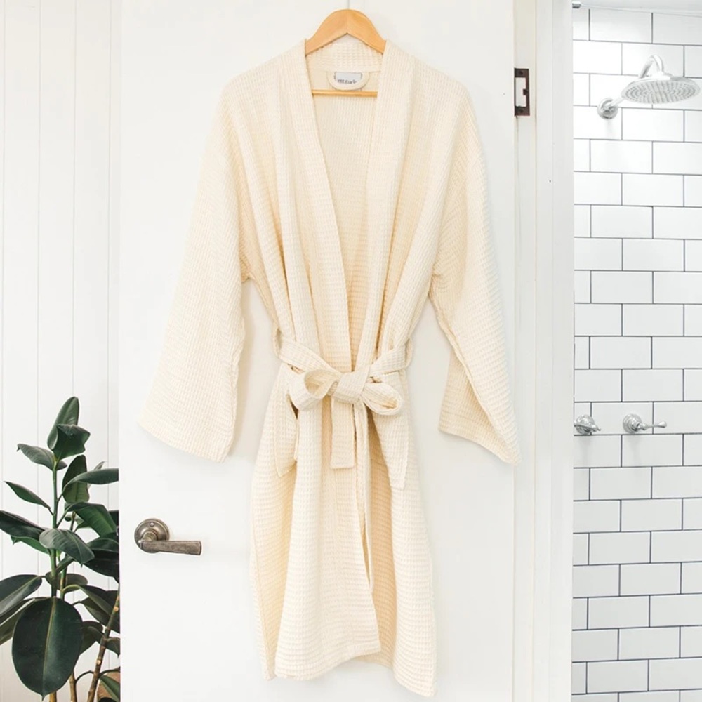 New 🆕 Line & Dot Bathrobe